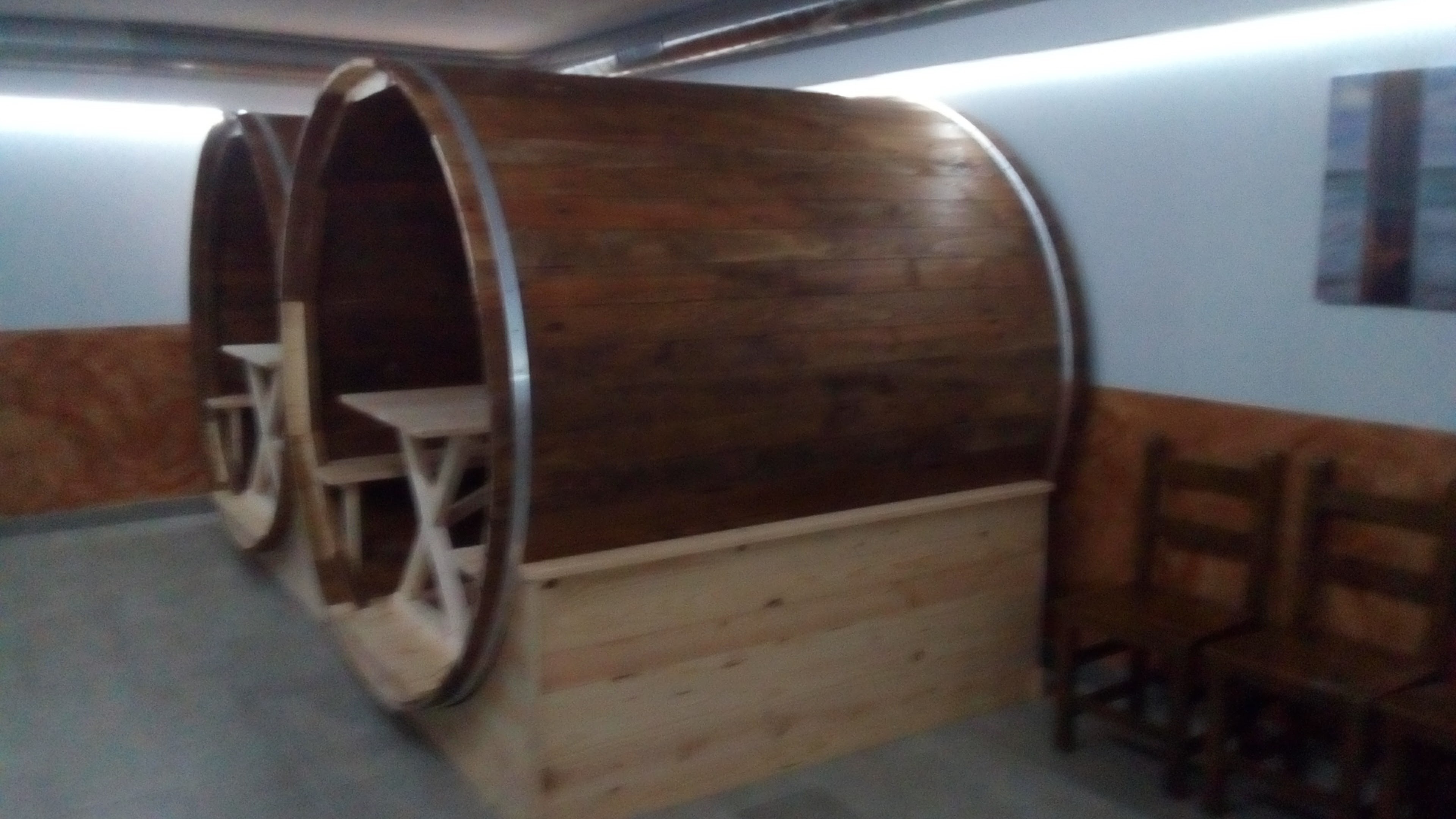 Tonel convertido en mesa